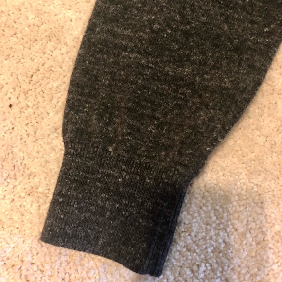 GAP Dark Gray Mens Crewneck Sweater - Picture 7 of 7